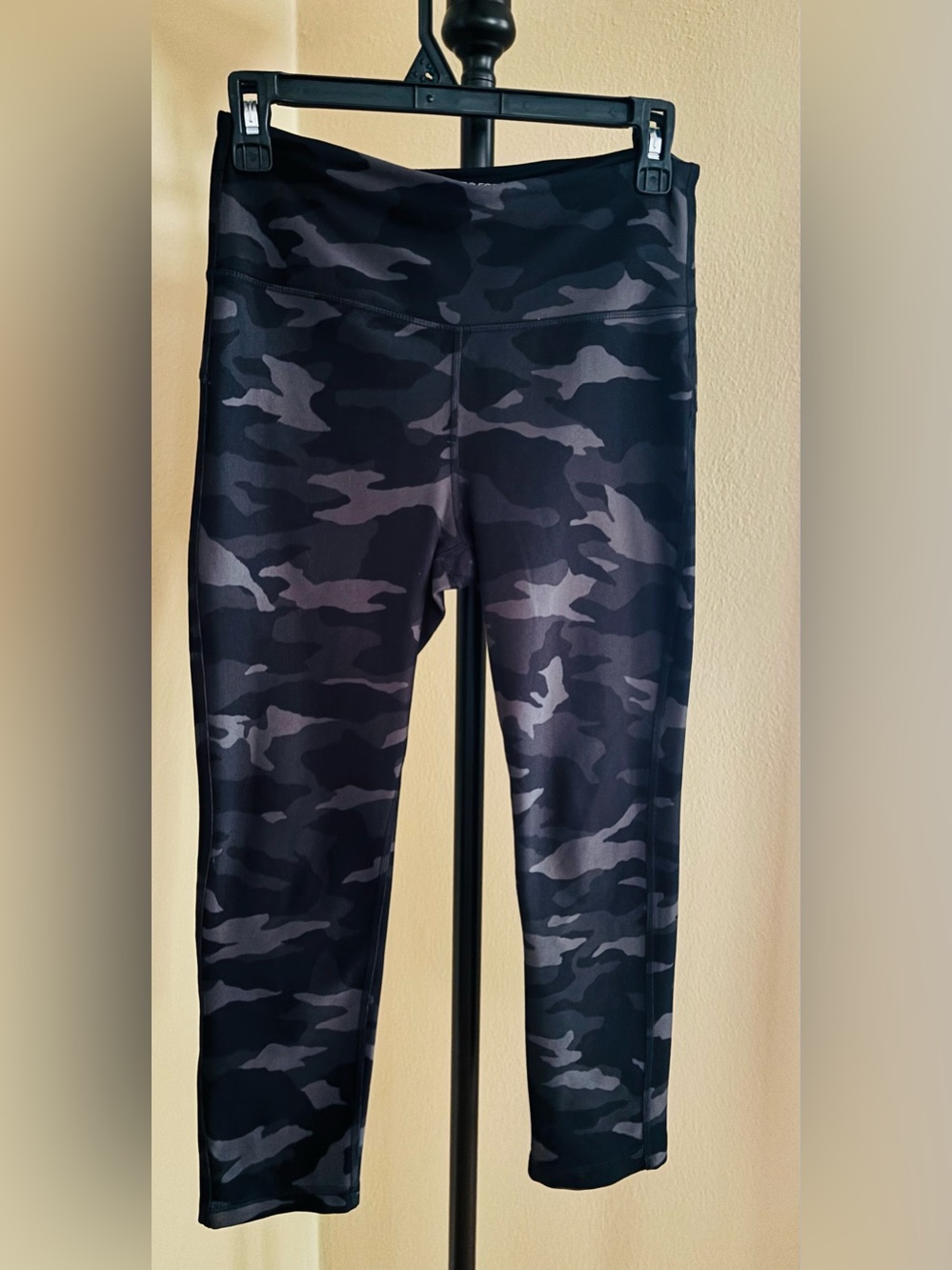 Marika Sport Camo Crop Leggings Size M
